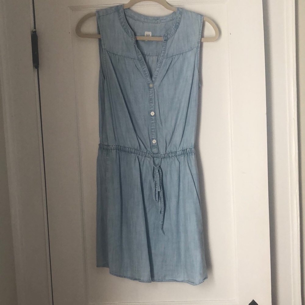GAP Demin tank Dress in light wash, woman’s XS